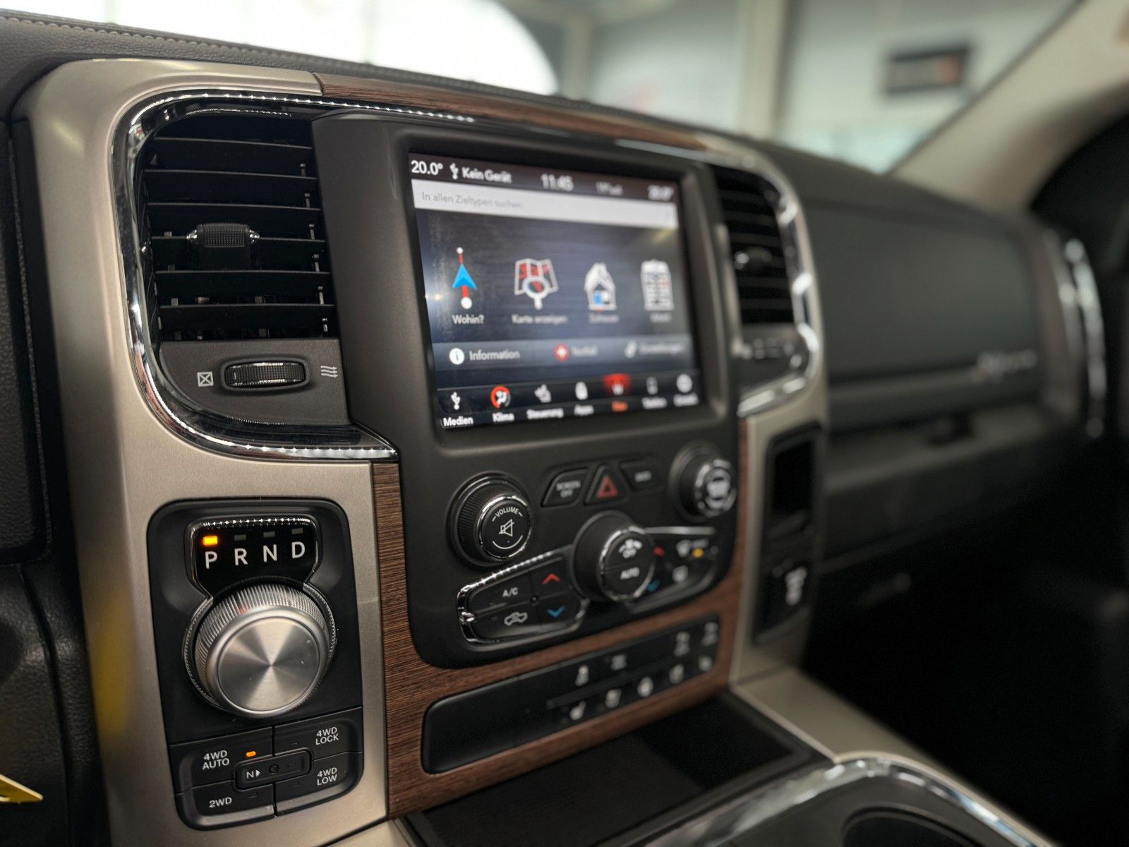 Fahrzeugabbildung Dodge RAM 1500 Laramie Classic  "LPG  AHK  Leder"