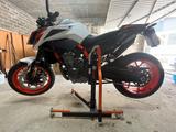 KTM Duke 890 R - KTM 890 DUKE