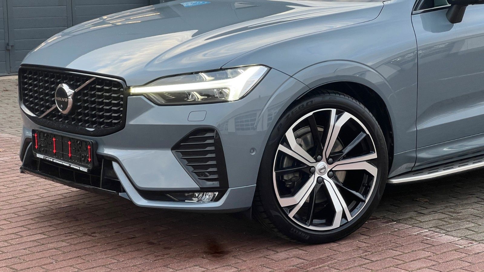 Fahrzeugabbildung Volvo XC60 B5 D Ultimate Dark AWD*360°*AHK*HUD*LUFT*