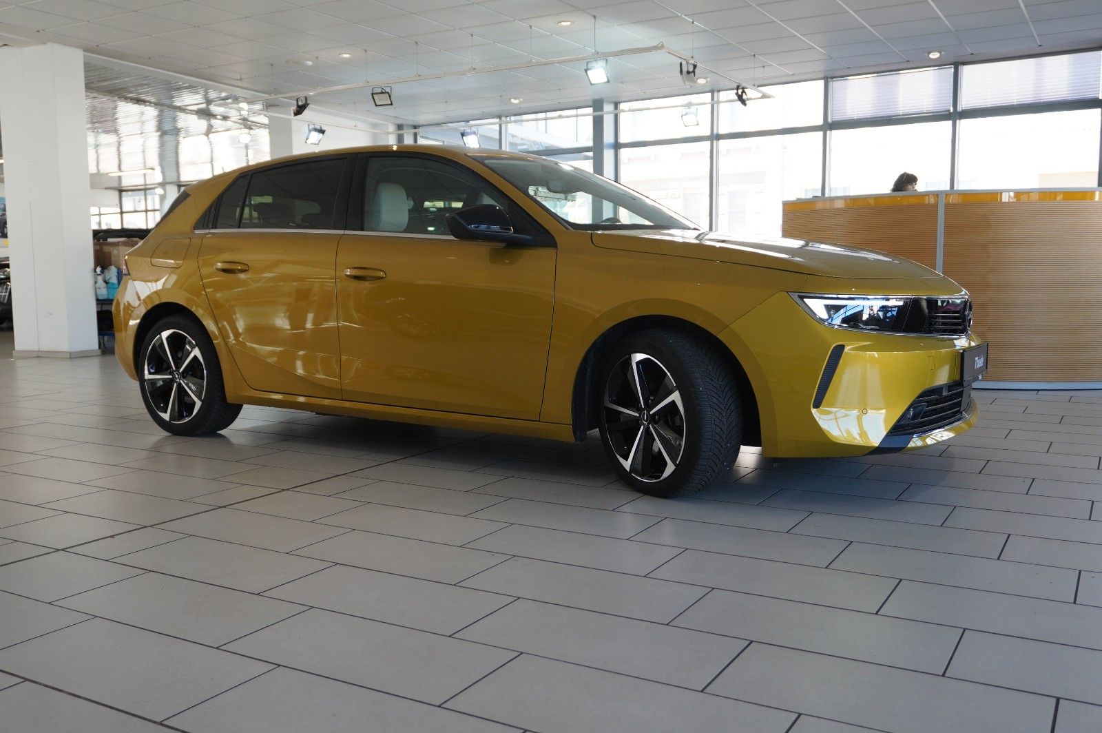Fahrzeugabbildung Opel Astra L Lim. 1.6 HYBRID ELEGANCE NAVI/LED/SH/AHK