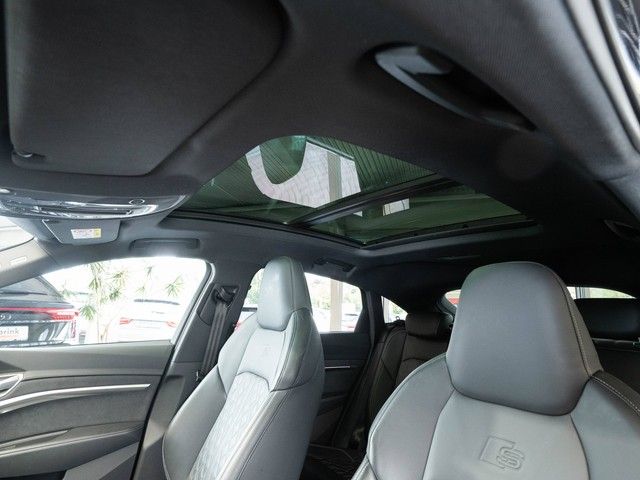 e-tron S Sportback quattro PANO+HEAD+UP+AHK+LUFT