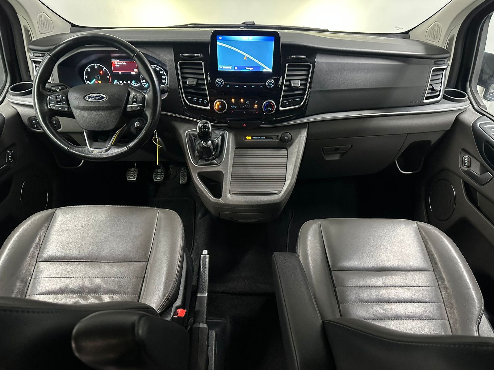 Fahrzeugabbildung Ford Tourneo Custom 320 L2H1*8SITZE*AHK*ACC*SPURH*