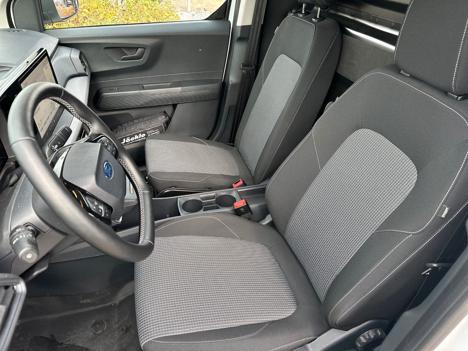 Fahrzeugabbildung Ford Transit Courier Trend BEV, Winter-Paket, PDC