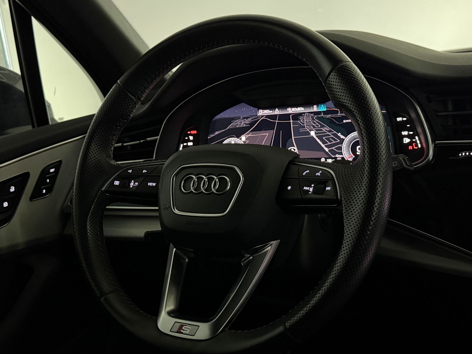 Fahrzeugabbildung Audi Q7 50 TDI Quattro S LINE/BOSE/MEMORY/HuD/7-SITZE