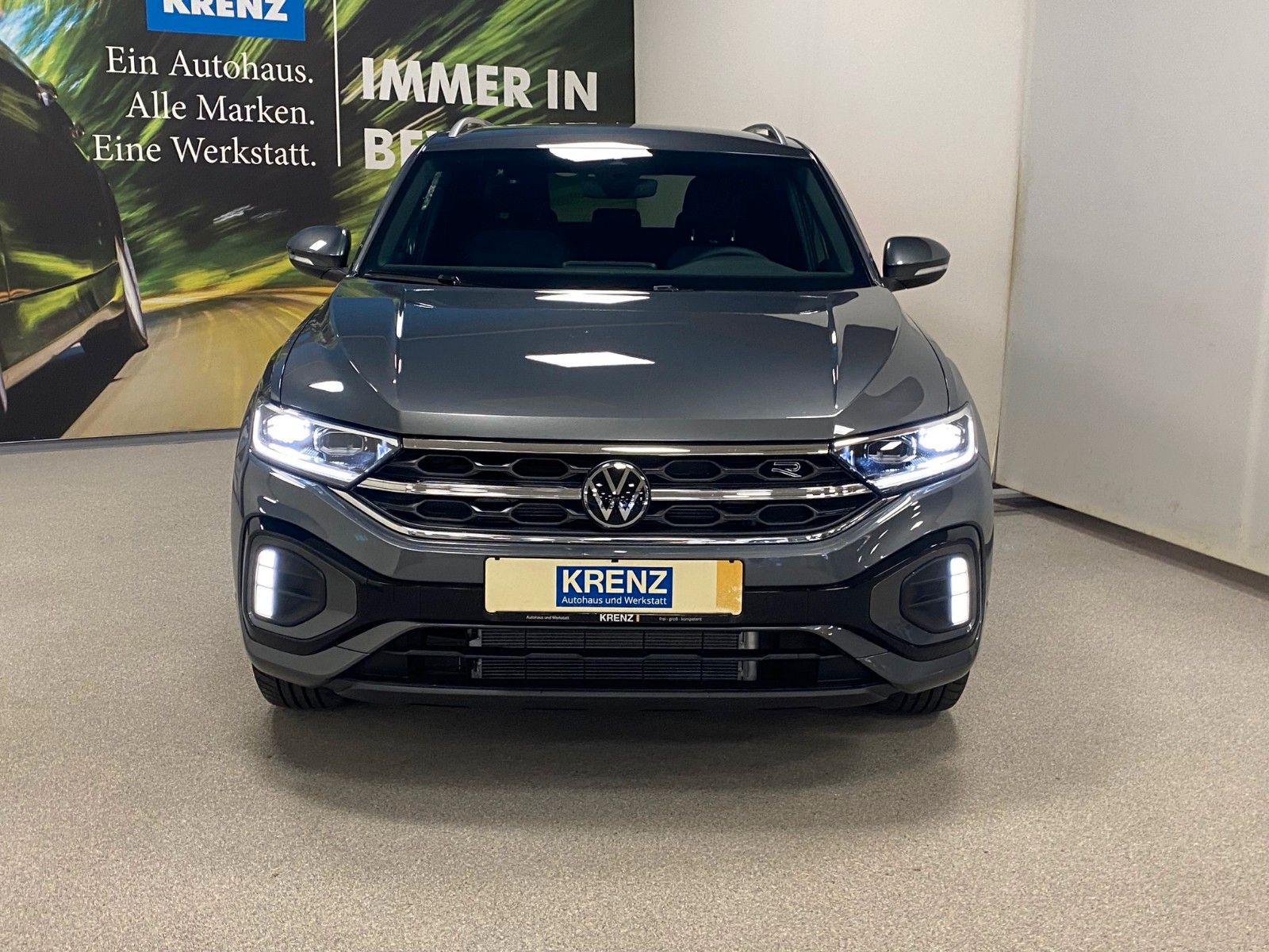 Fahrzeugabbildung Volkswagen T-Roc 1.5 TSI DSG R-Line+ACC+iQ Light MATRIX+18"