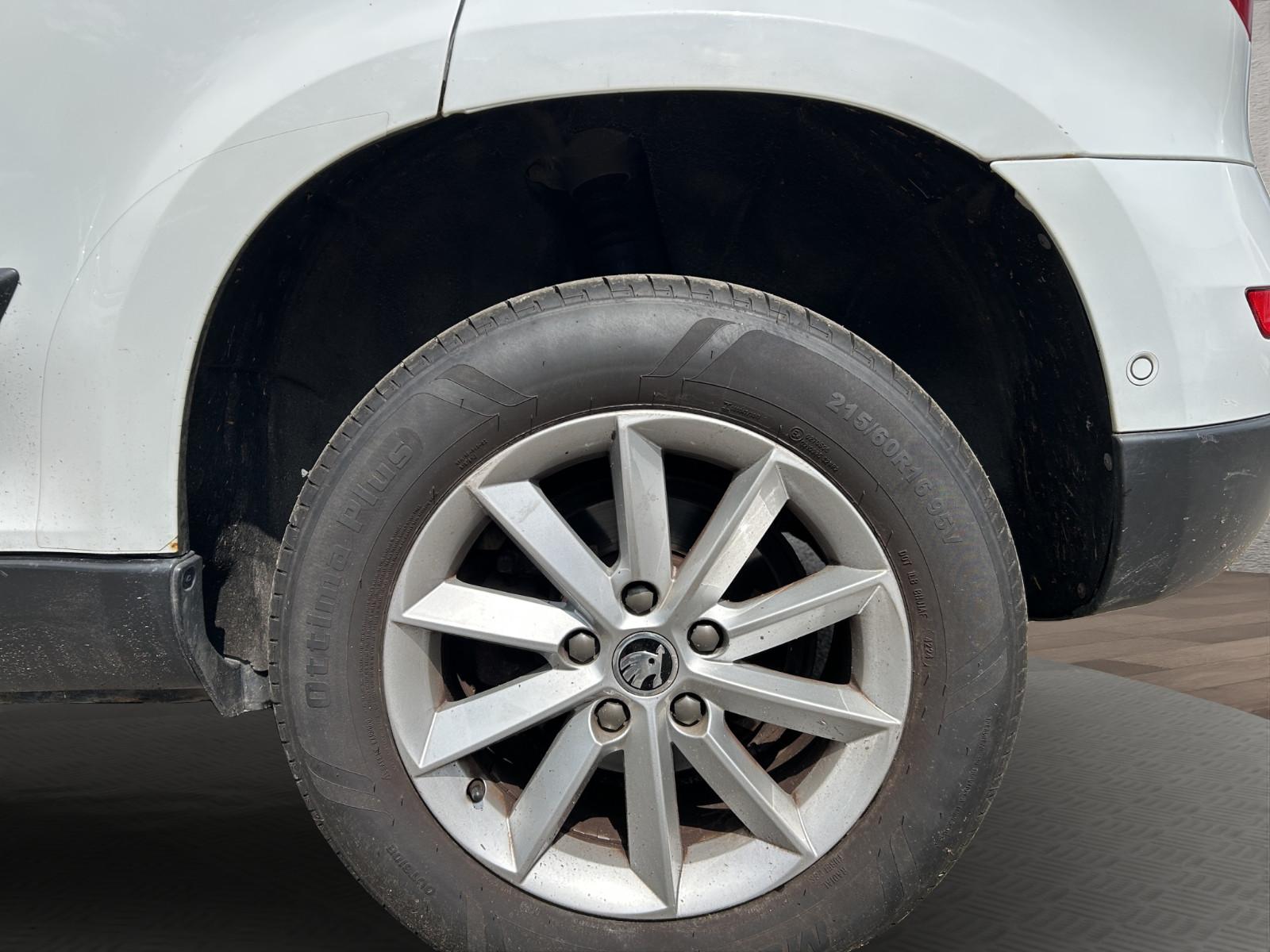 Skoda Yeti Outdoor 2.0 TDI 140 ch • GPS • Park Assist • Attelage - Sièges chauffants - 1ère main
