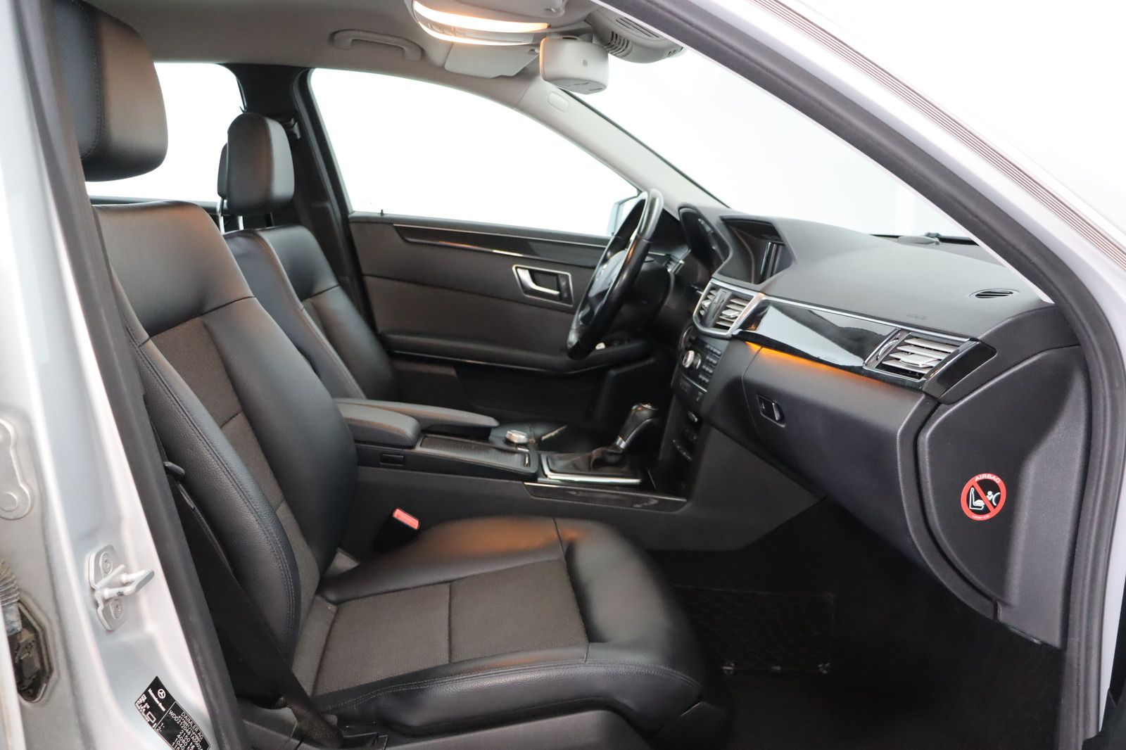 Fahrzeugabbildung Mercedes-Benz E 200 AVANTGARDE * Xenon * HU/AU 07.26