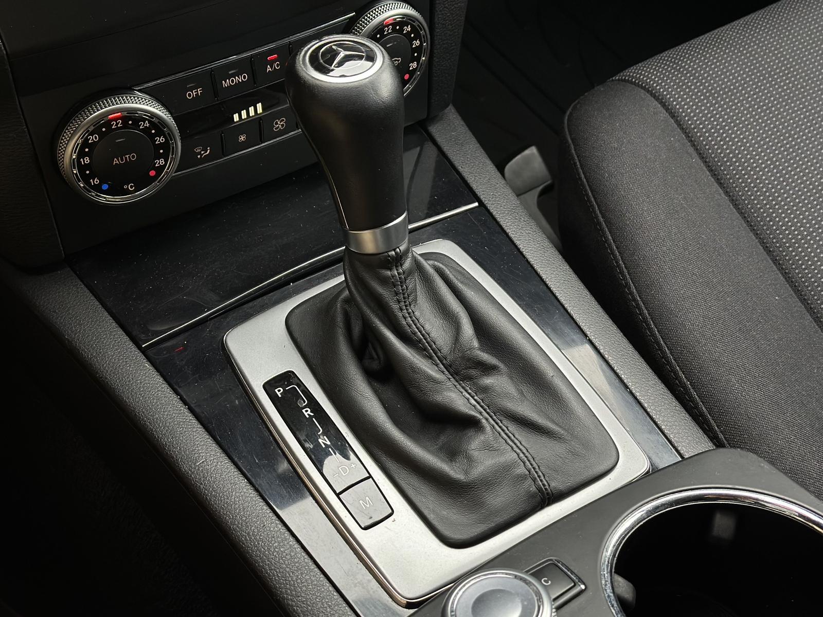 Mercedes-Benz GLK220 2009 — photo 21