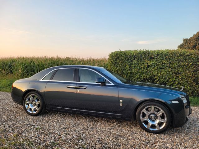 Fahrzeugabbildung Rolls-Royce Ghost/Rear Seat/Gardinen/Panorama