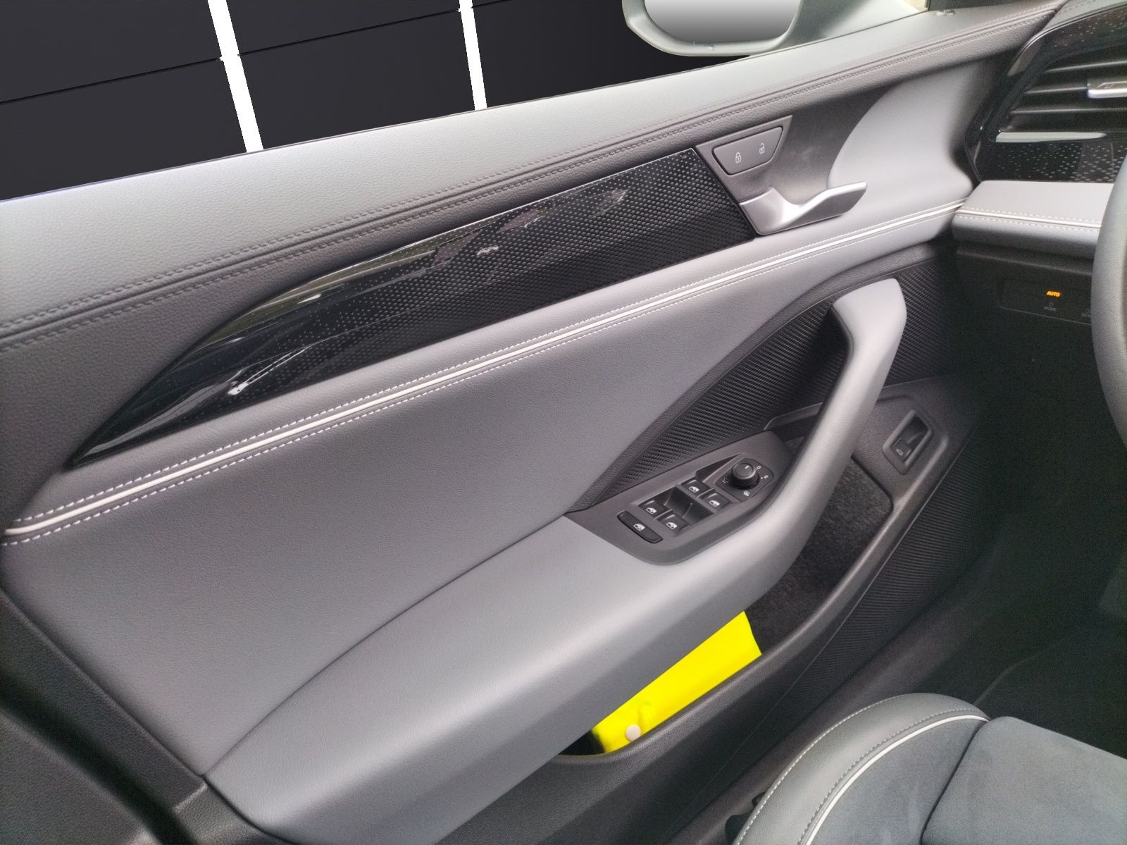 Fahrzeugabbildung Volkswagen Passat Business eTSI DSG LED ACC AHK SHZ Massage