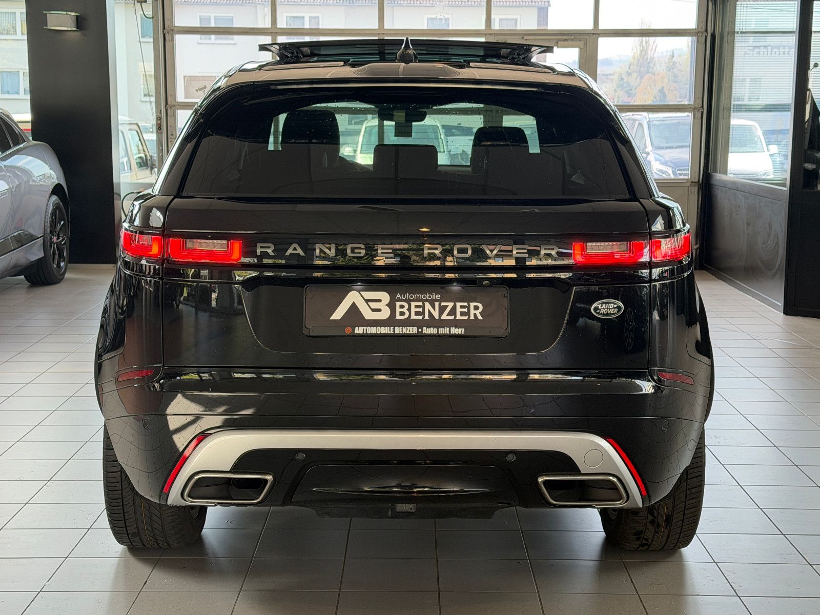 Fahrzeugabbildung Land Rover Range Rover Velar/R-DYNAMIC/PANO/HEAD-UP/ACC