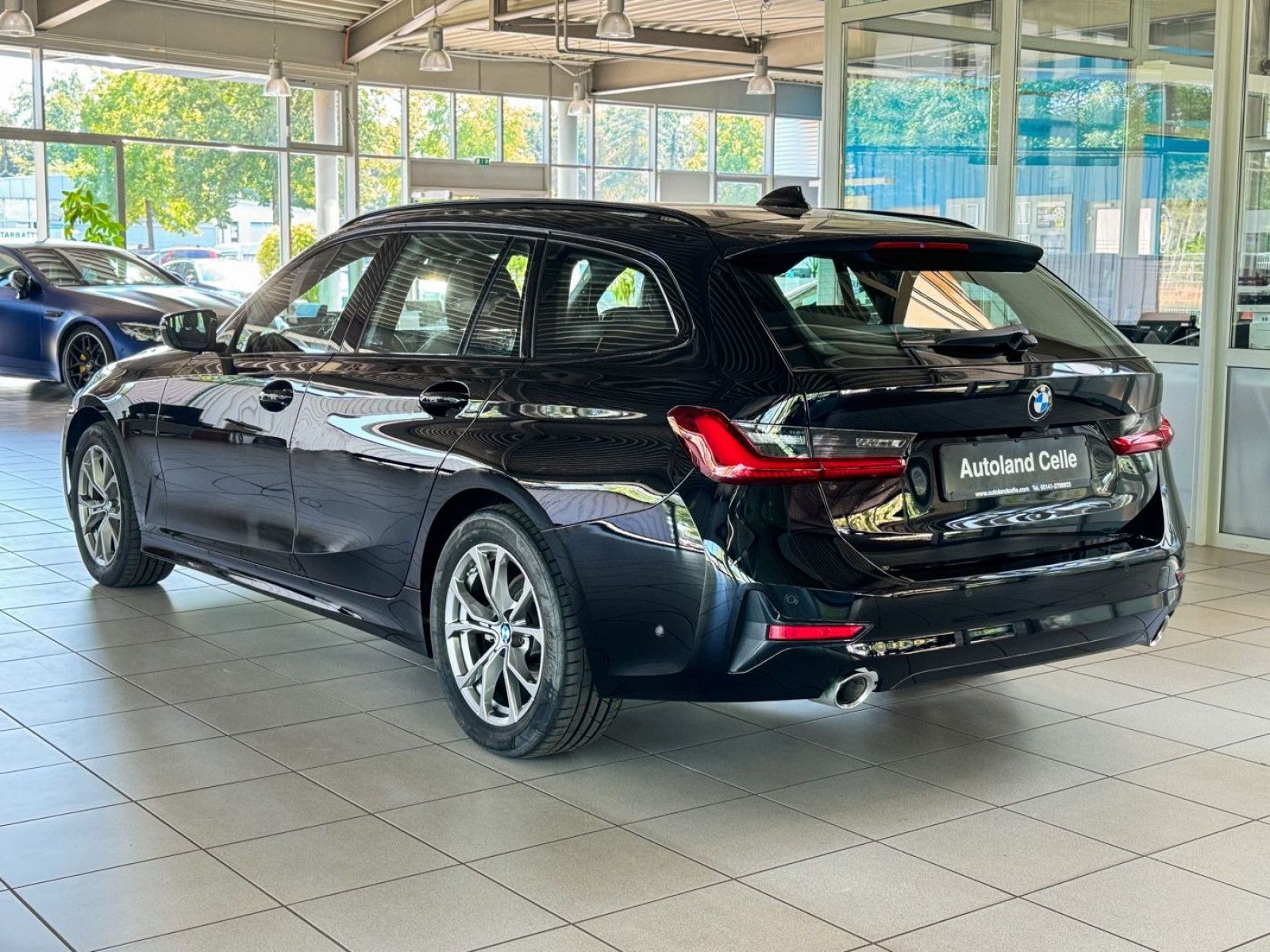 Fahrzeugabbildung BMW 320d Sport Line Kamera HiFi DAB Leder Individual