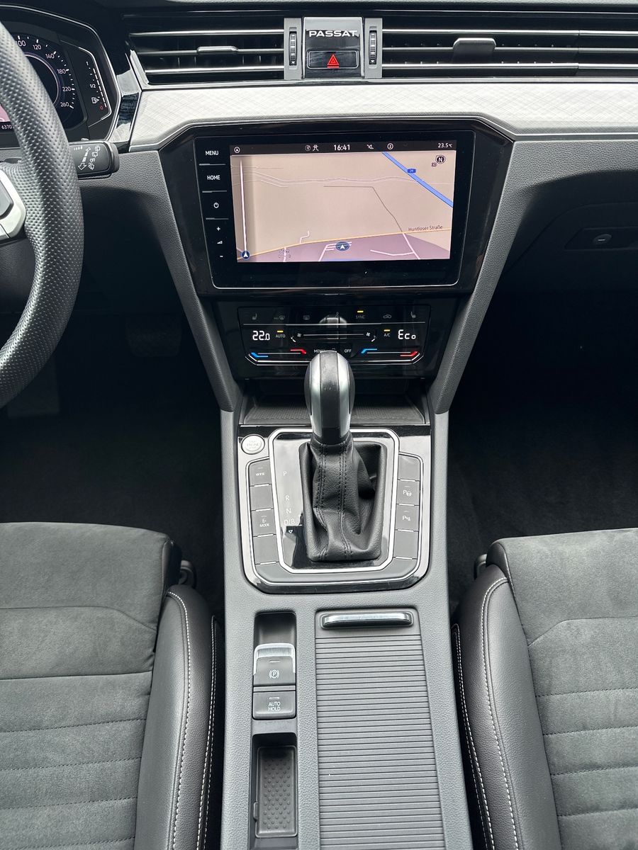Fahrzeugabbildung Volkswagen Passat Variant GTE NAV+IQ-LIGHT+ACC+KAMERA+AHK