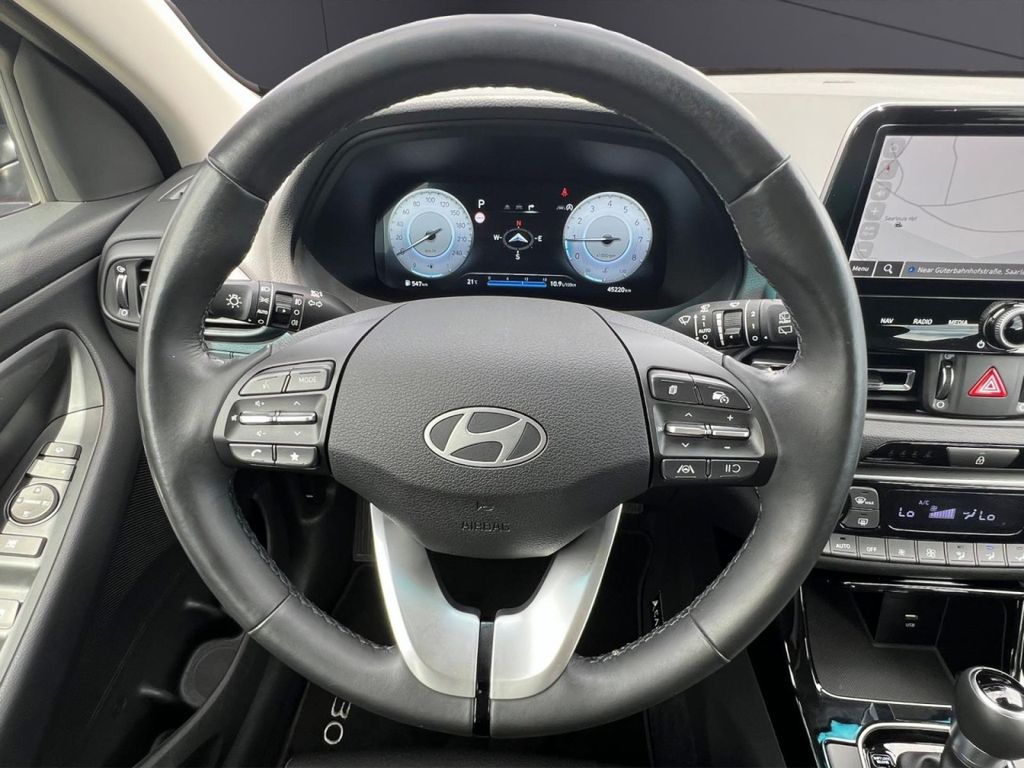 HYUNDAI i30 KLIMA,NAVI,TEMPOMAT,PDC,RFK,AUTOMATIK,BT HYUNDAI i30 KLIMA,NAVI,TEMPOMAT,PDC,RFK,AUTOMATIK,BT