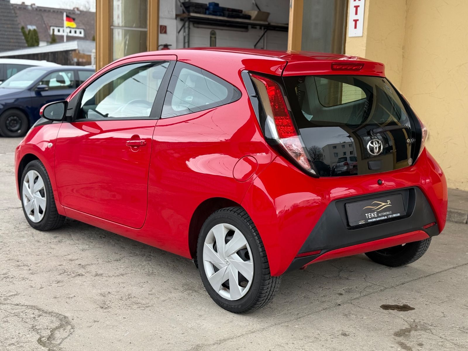 Aygo AYGO x-play Automatik|85Tkm|Scheckheft