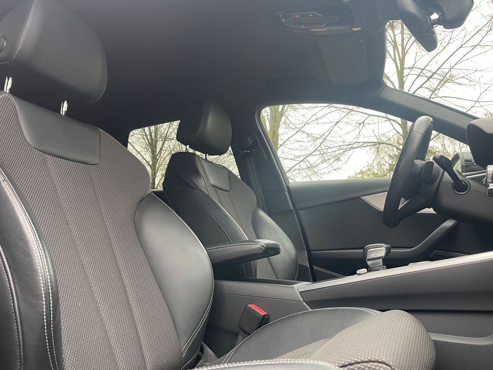 Fahrzeugabbildung Audi A4 Avant S-Line AHK*LED*PDC*TEILLEDER*TEMPO+