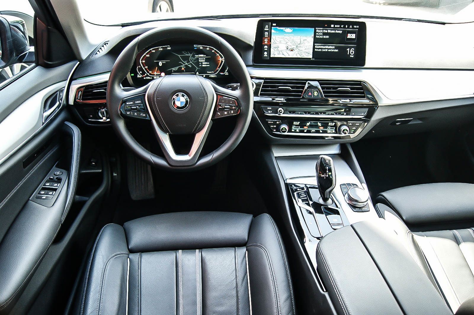 Fahrzeugabbildung BMW 520 d Touring LEDER HEADUP PANORAMA KEYLESS