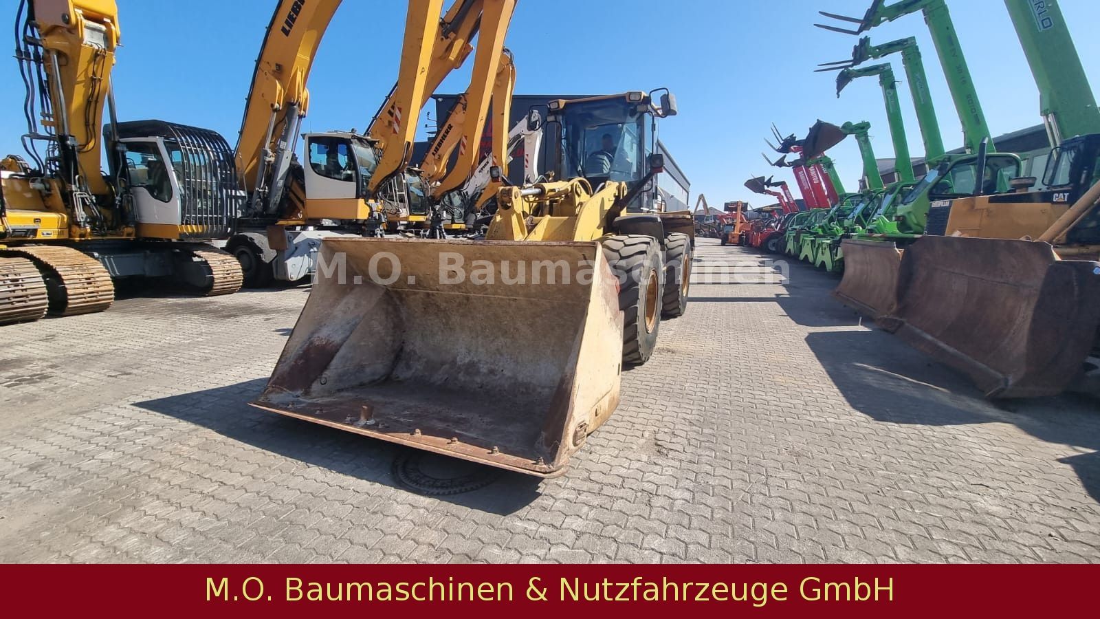 Fahrzeugabbildung CAT 928 G / Hochkippschaufel / SW /