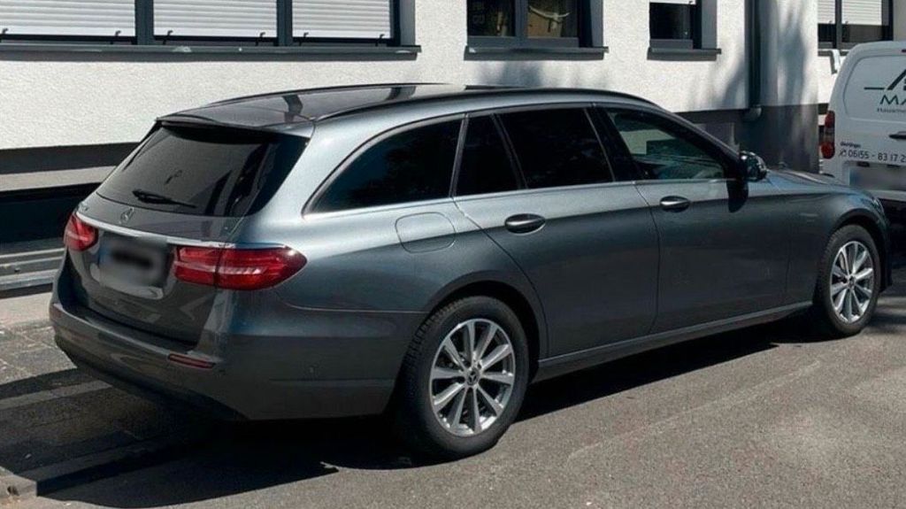 Image of Mercedes-Benz E 220