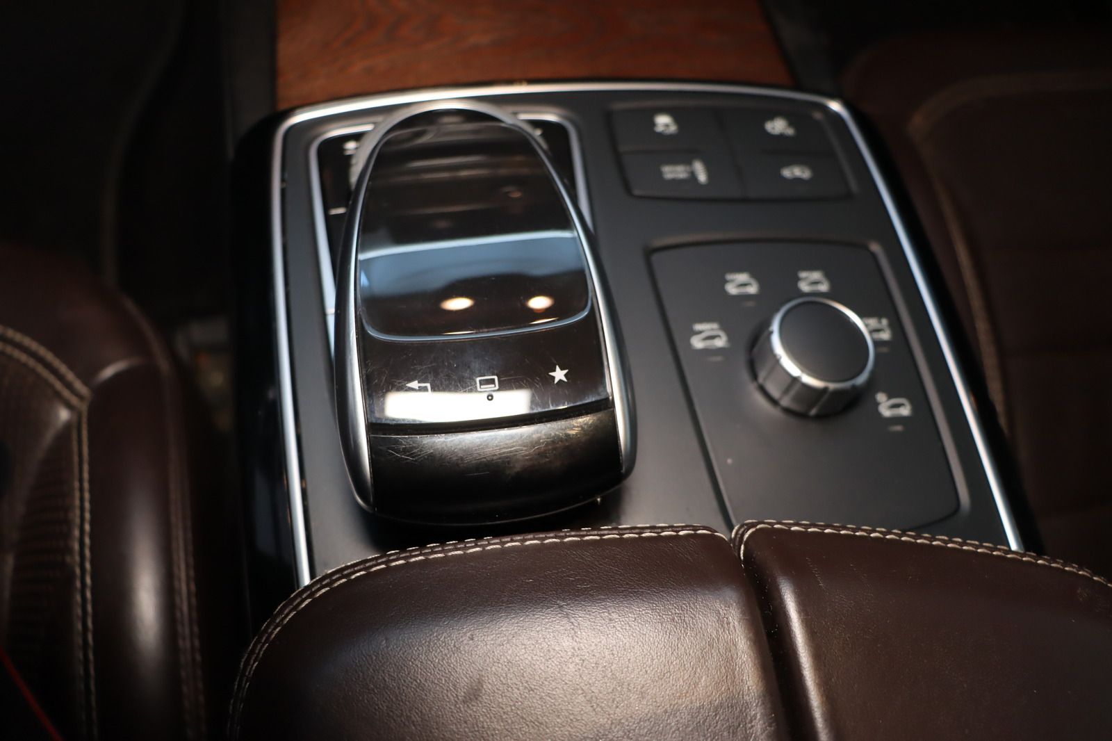 Fahrzeugabbildung Mercedes-Benz GLE 63 AMG * Fond * Offroad * DIS+ * LED HU 03.2