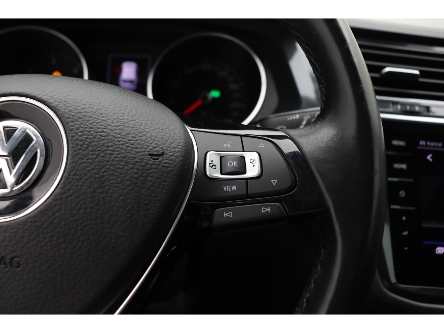 Fahrzeugabbildung Volkswagen Tiguan Allspace Highline R-Line AHK schwenkbar