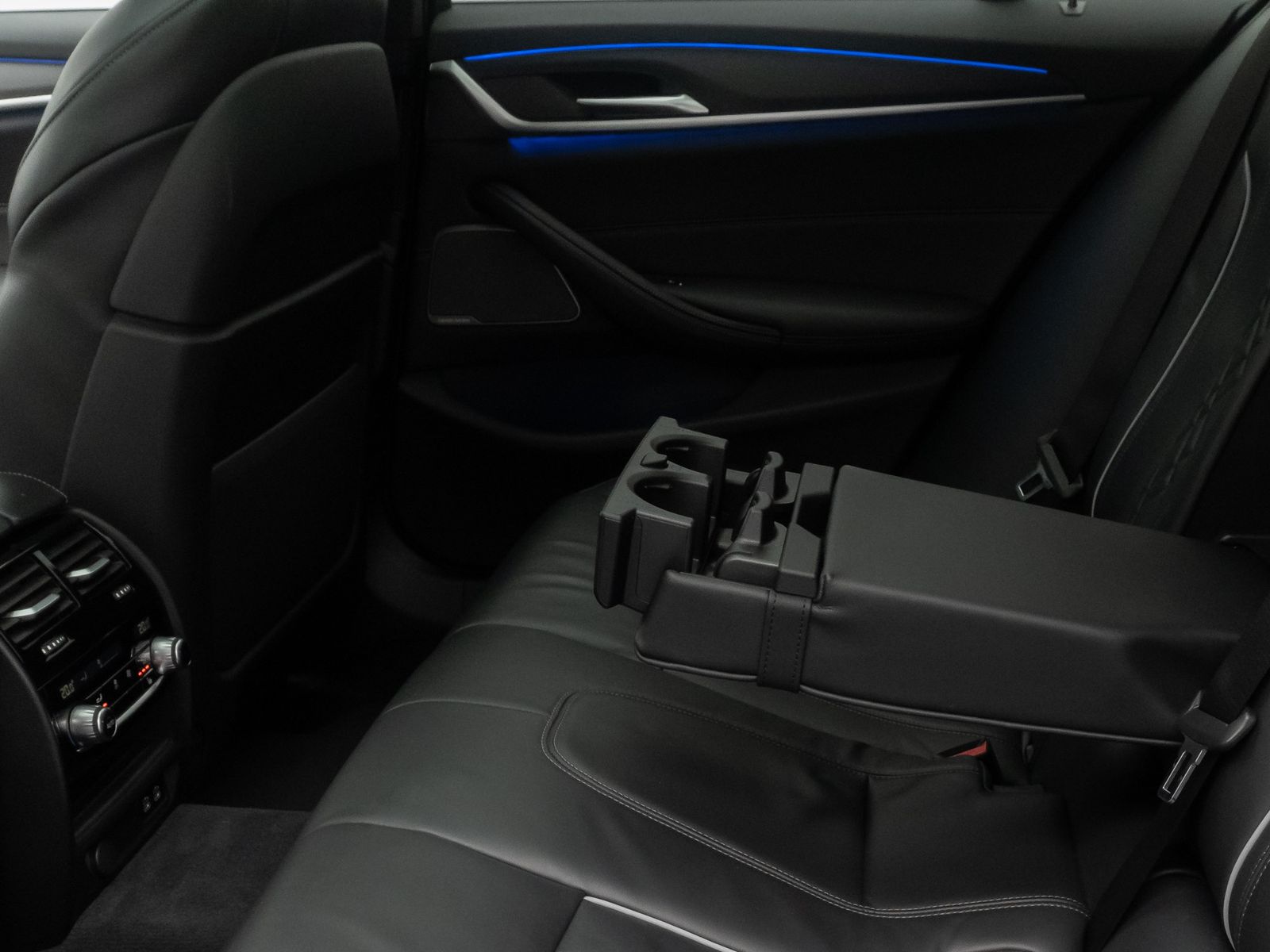 Fahrzeugabbildung BMW 540d xD M Sport Individual DAB AHK HUD H/K 20"