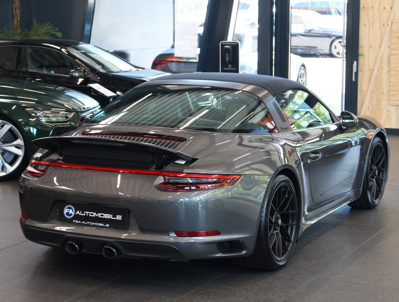 Fahrzeugabbildung Porsche Targa 4 GTS Sport Chrono*Carbon*2.Hand*MWST