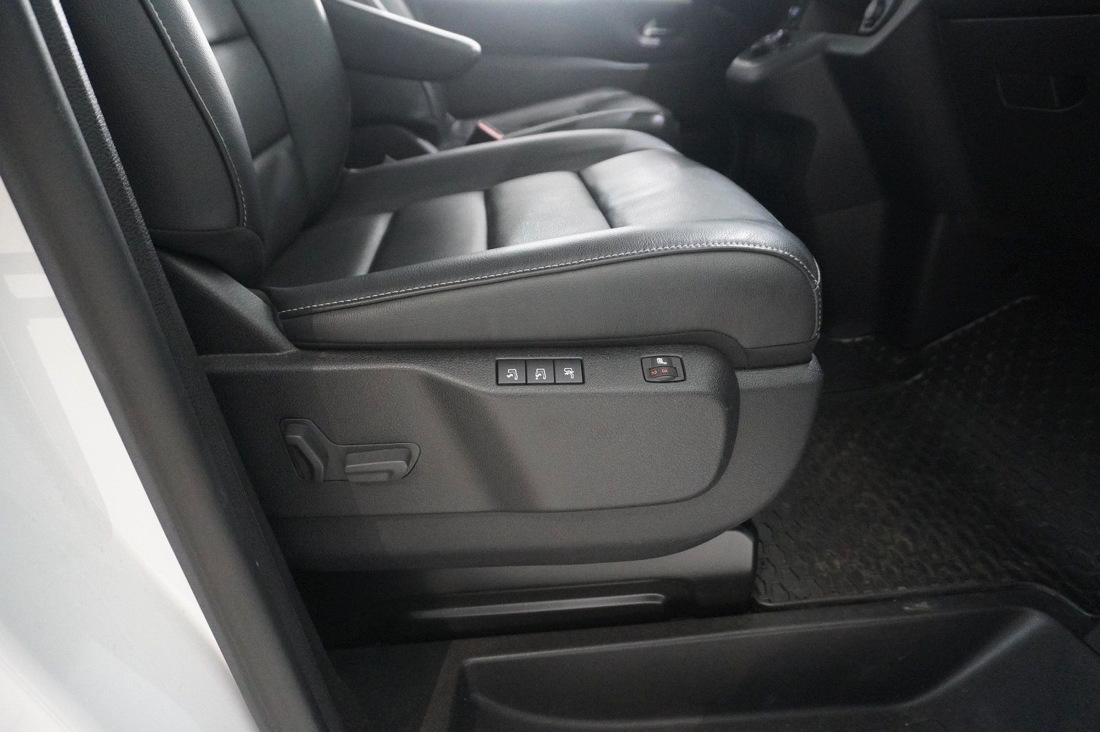 Fahrzeugabbildung Opel Zafira Life Tourer 2.0D "M" NAVI/LED/KAMERA/SHZ