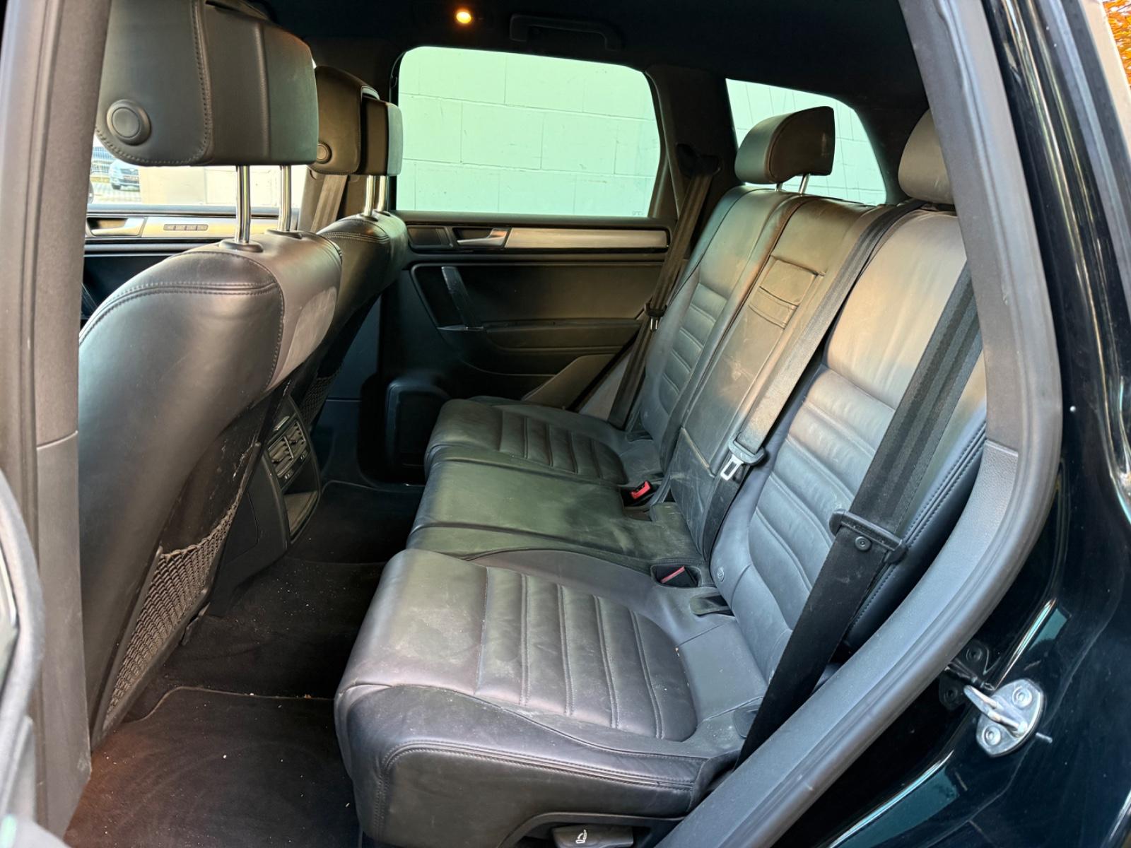 Volkswagen Touareg 2012 — photo 13
