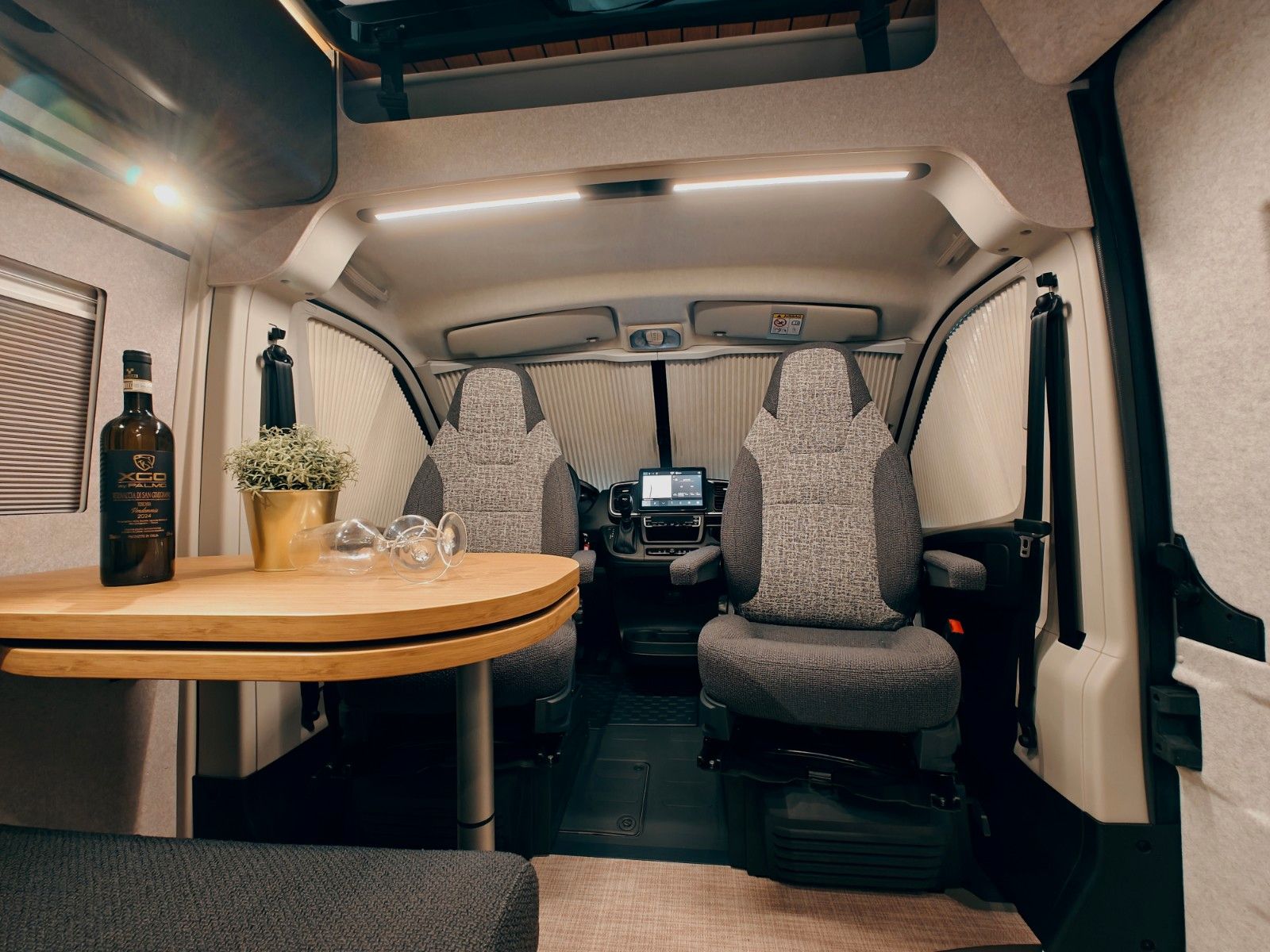 Fahrzeugabbildung HYMER / ERIBA / HYMERCAR HYMER REDWOOD 600 TRAIL 2026