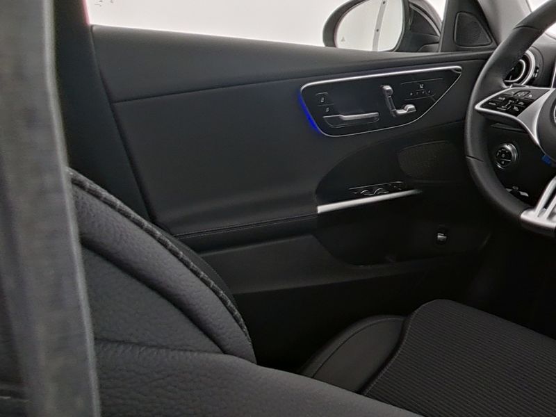 Fahrzeugabbildung Mercedes-Benz C 180 9G Avantgarde Memory+Distr+ 360°+Keyless+L