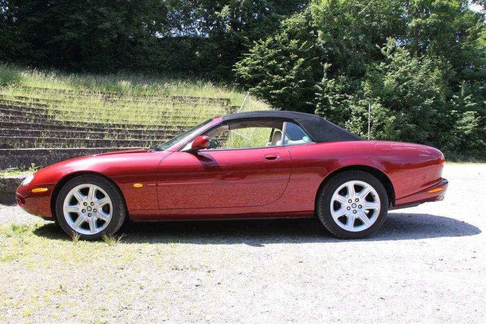 Jaguar XK8