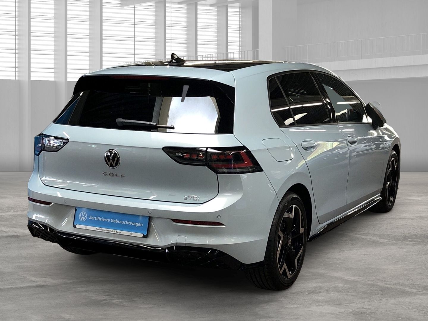 Fahrzeugabbildung Volkswagen Golf R-Line -Line 1.5 eTSI DSG Sportpaket HUD AH