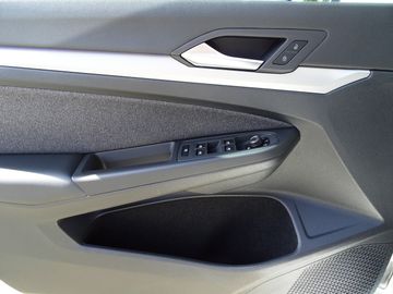 Volkswagen Golf VIII Variant1.5 eTSI MHD Navi-LED-SHZ-Klima