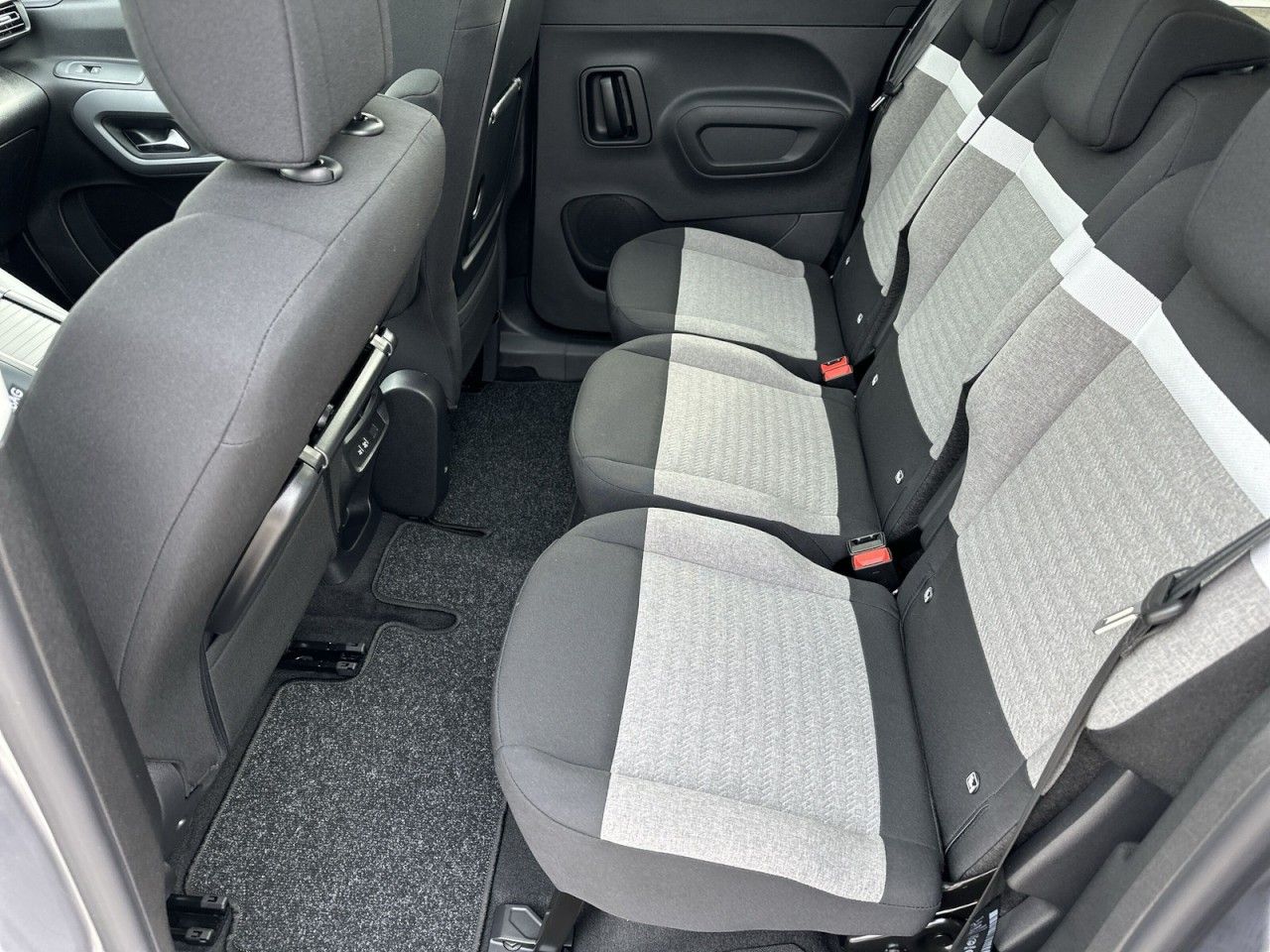 Fahrzeugabbildung Citroën Berlingo M Diesel 130 Max - mit KI generiert/bearbeitet