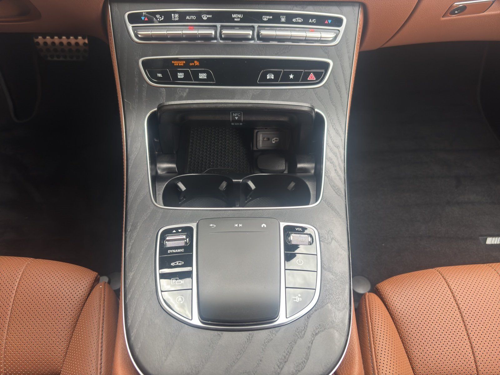 Fahrzeugabbildung Mercedes-Benz E 400 d 4M Cpé AMG Massage DISTRO Burm ABC KeyGo