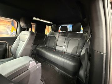 Land-Rover Defender - 10