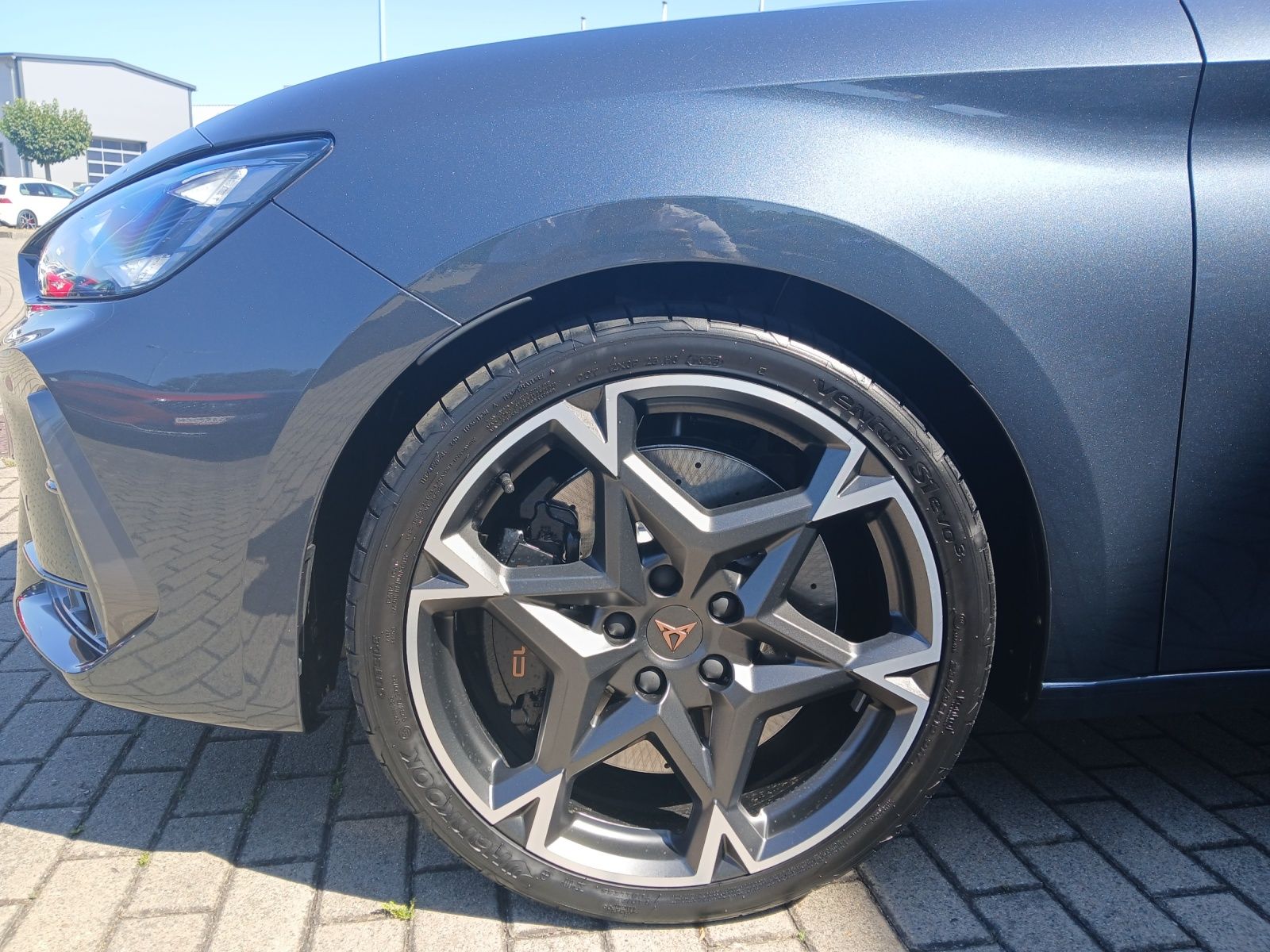Fahrzeugabbildung CUPRA Leon ST TSI VZ DSG 4Drive LED AHK ACC RFK SH 19"