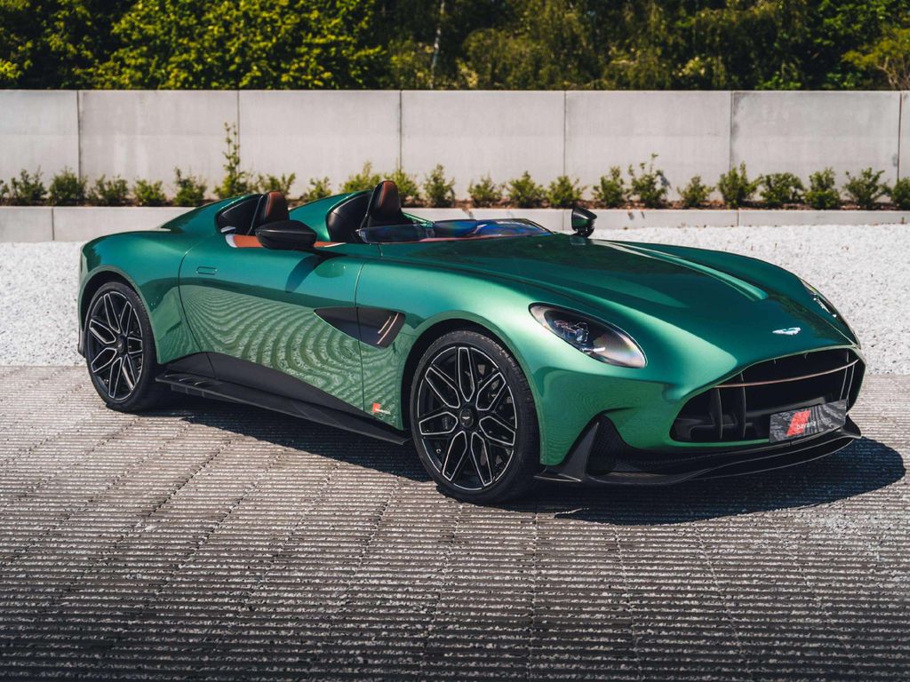 Aston Martin DB — hlavná fotografia