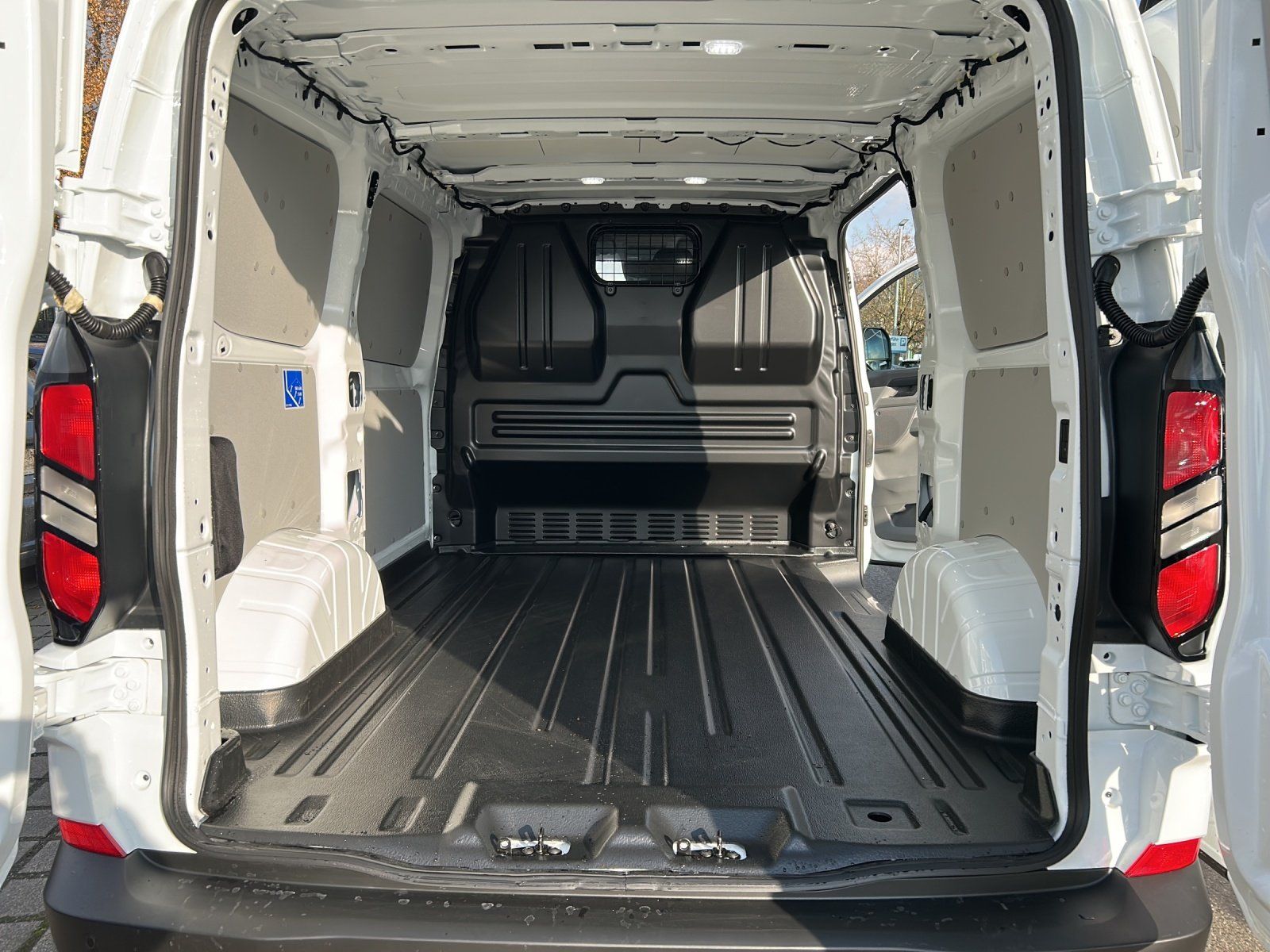 Fahrzeugabbildung Ford Transit Custom 280L1 AHK GJR LED Navi PDC