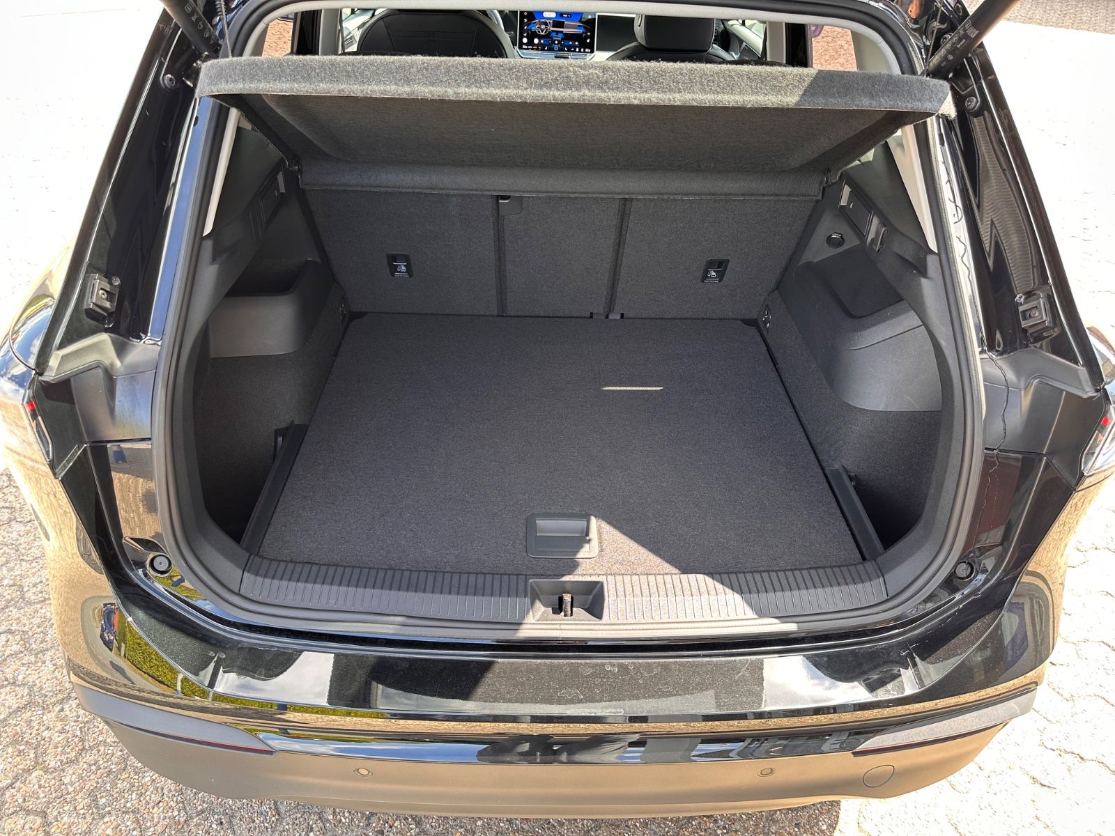 Fahrzeugabbildung Volkswagen Tiguan 1.5 eTSI Life DSG ACC/LED/RFK/SHZG