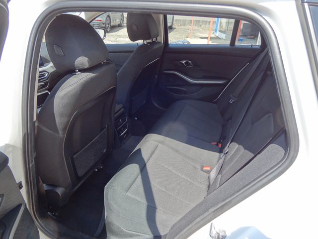Fahrzeugabbildung BMW 318d/1.Hd/Widesreen/LED/Navi/SitzH/TopZustand