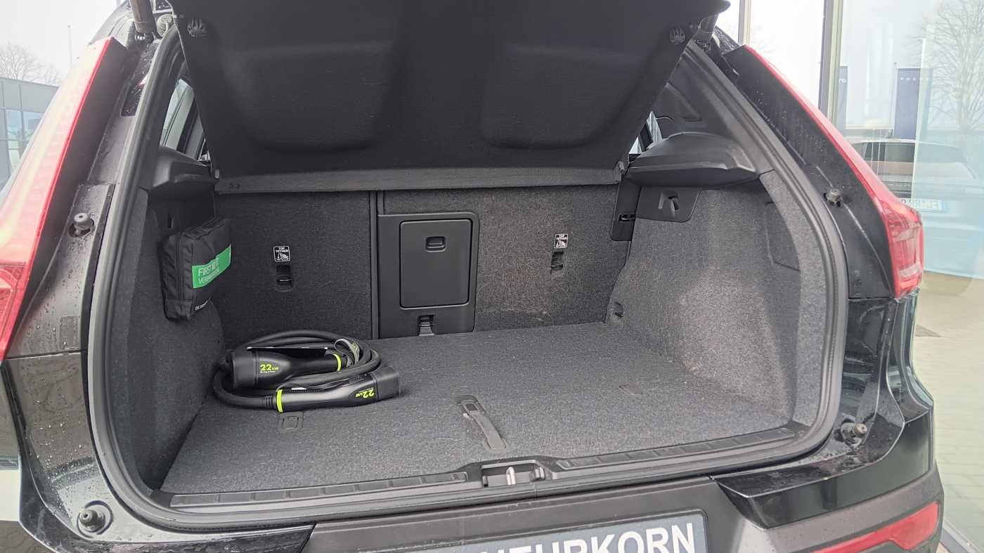 Fahrzeugabbildung Volvo XC40 Recharge Twin Ultimate AWD 'AHK, Schiebedac