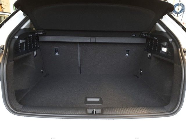 Fahrzeugabbildung Audi Q2 advanced 35 TFSI S-tronic Matrix NaviCarPlay