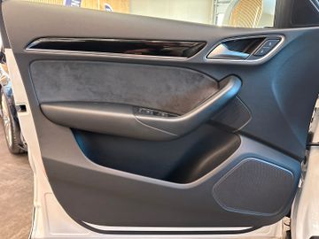 Audi Q3 2.0 TFSI quattro *Xenon*Klima*SHZ*Navi*PDC*