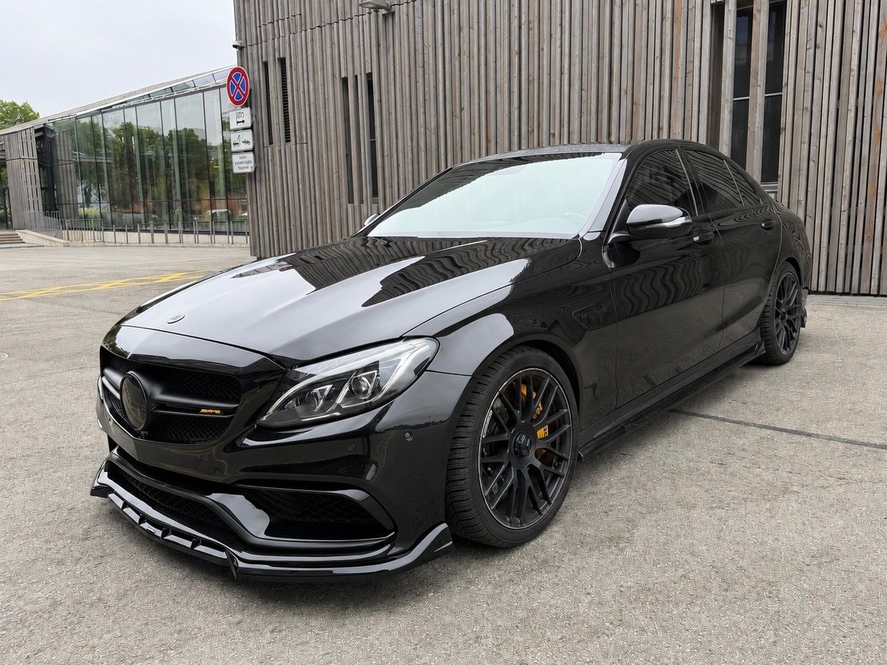 MERCEDES-BENZ C63S AMG