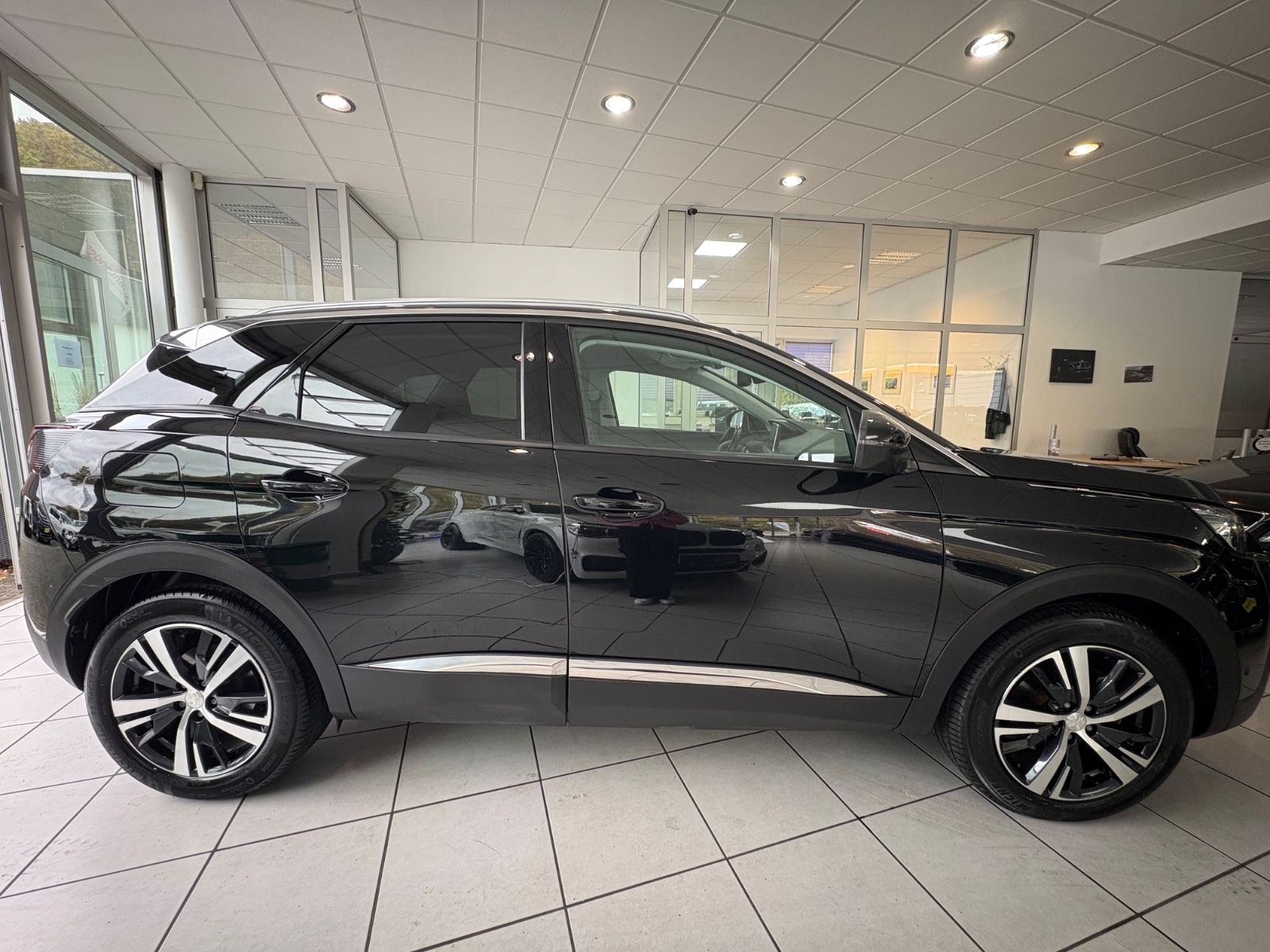 Fahrzeugabbildung Peugeot 3008 Allure