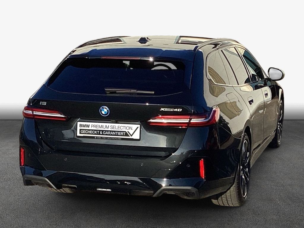 BMW i5 xDrive40 Touring Pano LED SHZ AHK foto 2
