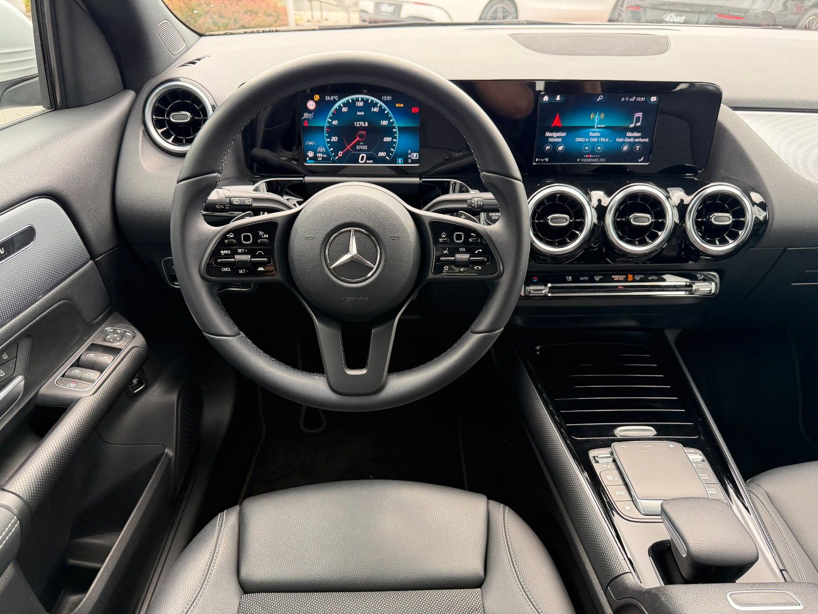 Fahrzeugabbildung Mercedes-Benz GLA 200d Style+Distr+AHK+RKamera+1.Hand