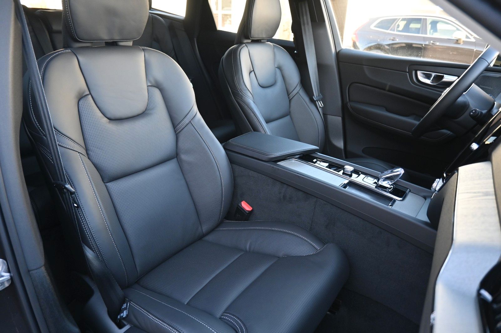 Fahrzeugabbildung Volvo XC60 B5 AWD Plus Dark*H&K*LUFT*360°* ACC